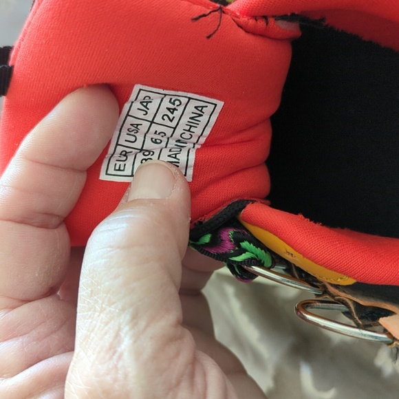 NEW shoes! Sz 7 - Picture 6 of 10